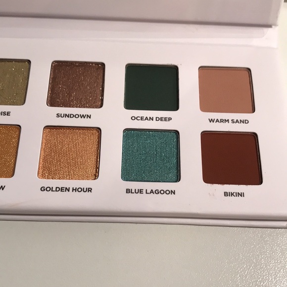 ICONIC LONDON | Beachside Babe Eyeshadow Palette - Picture 4 of 9